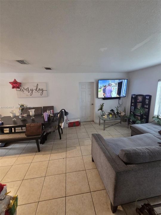 Activo con contrato: $650,000 (4 camas, 2 baños, 1544 Pies cuadrados)