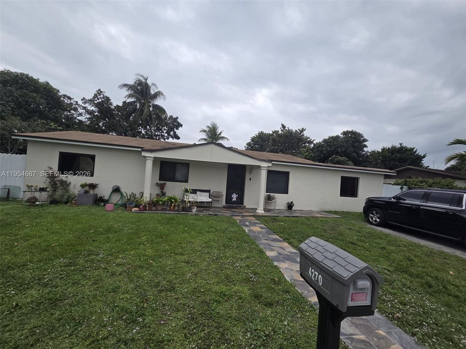 Activo con contrato: $650,000 (4 camas, 2 baños, 1544 Pies cuadrados)