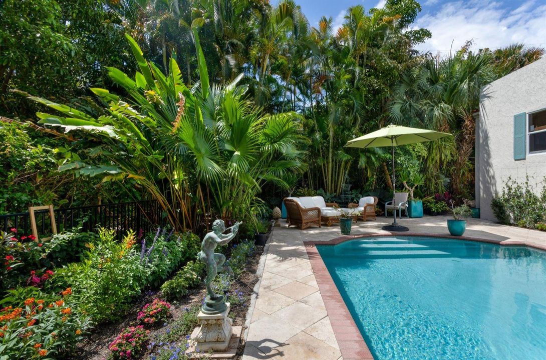 POOL_SIDE_DETAIL