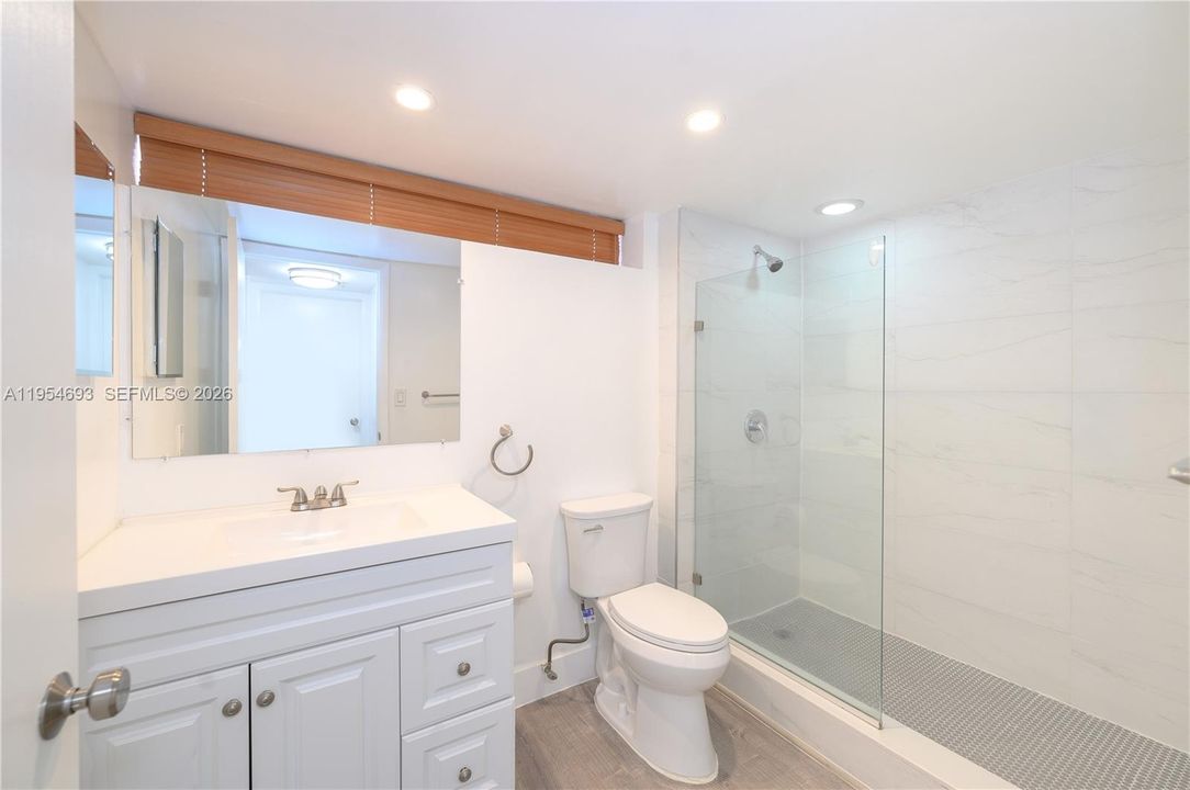 For Sale: $350,000 (1 beds, 1 baths, 770 Square Feet)