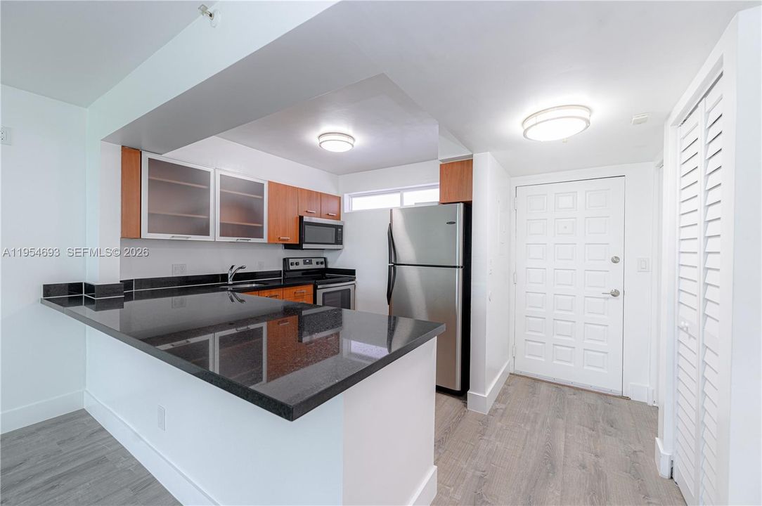 For Sale: $350,000 (1 beds, 1 baths, 770 Square Feet)