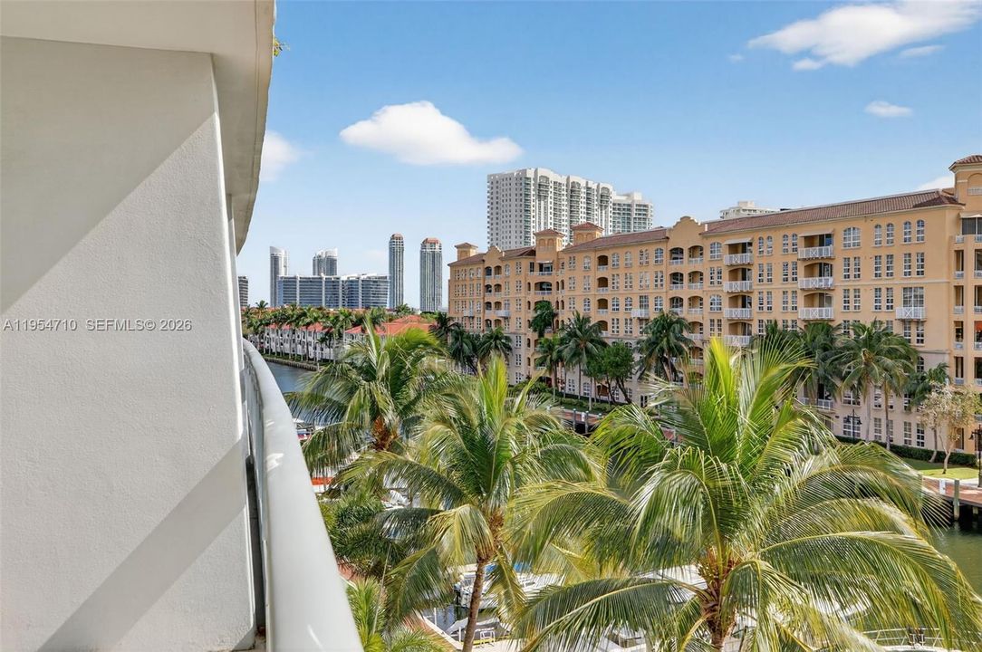 For Sale: $750,000 (2 beds, 3 baths, 1552 Square Feet)