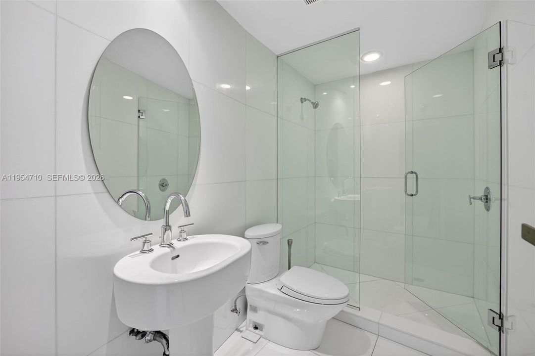 For Sale: $750,000 (2 beds, 3 baths, 1552 Square Feet)