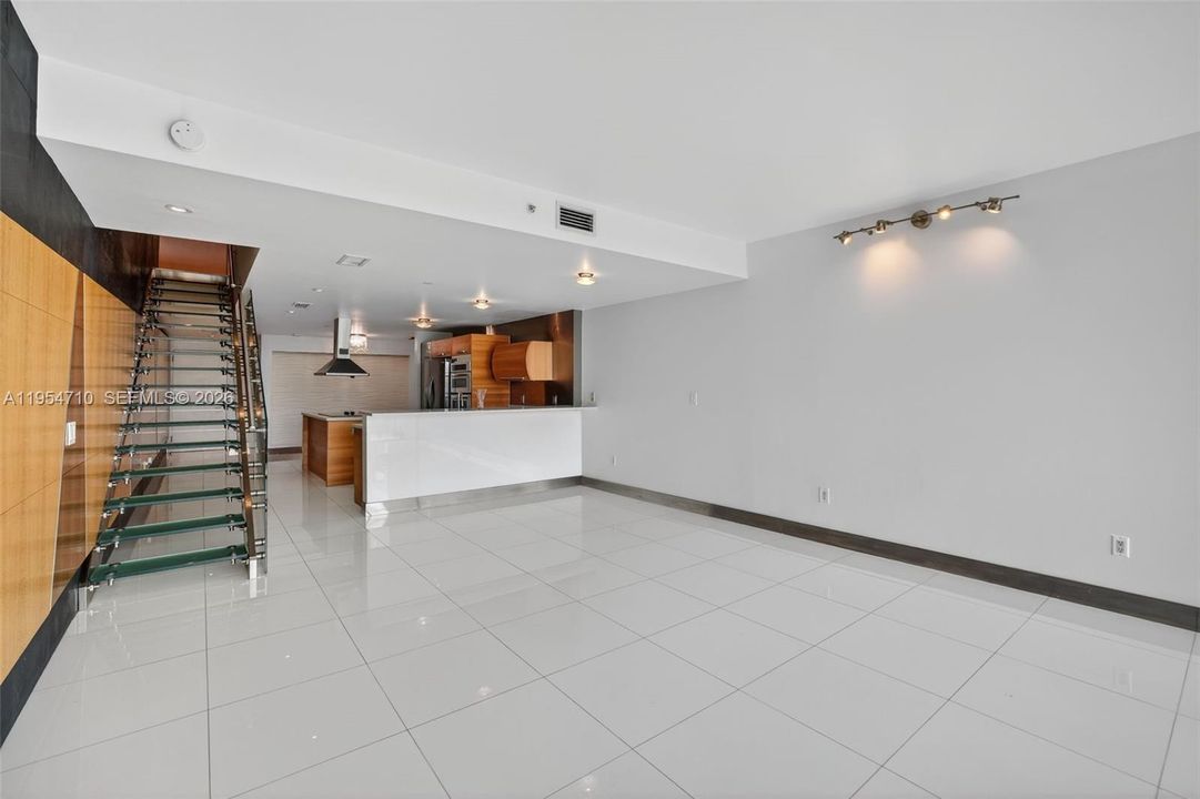 For Sale: $750,000 (2 beds, 3 baths, 1552 Square Feet)