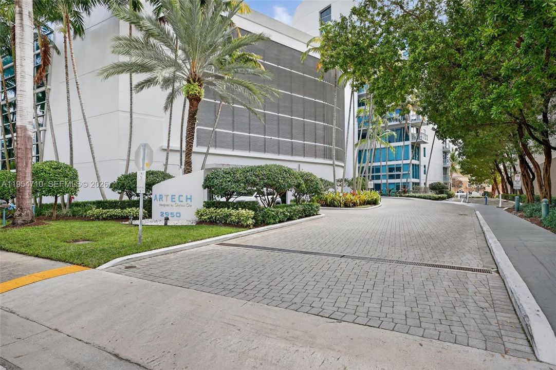 For Sale: $750,000 (2 beds, 3 baths, 1552 Square Feet)