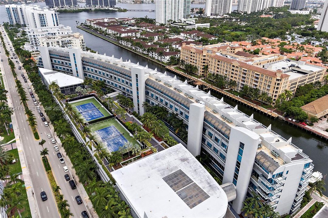 For Sale: $750,000 (2 beds, 3 baths, 1552 Square Feet)