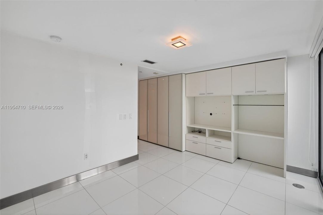 For Sale: $750,000 (2 beds, 3 baths, 1552 Square Feet)