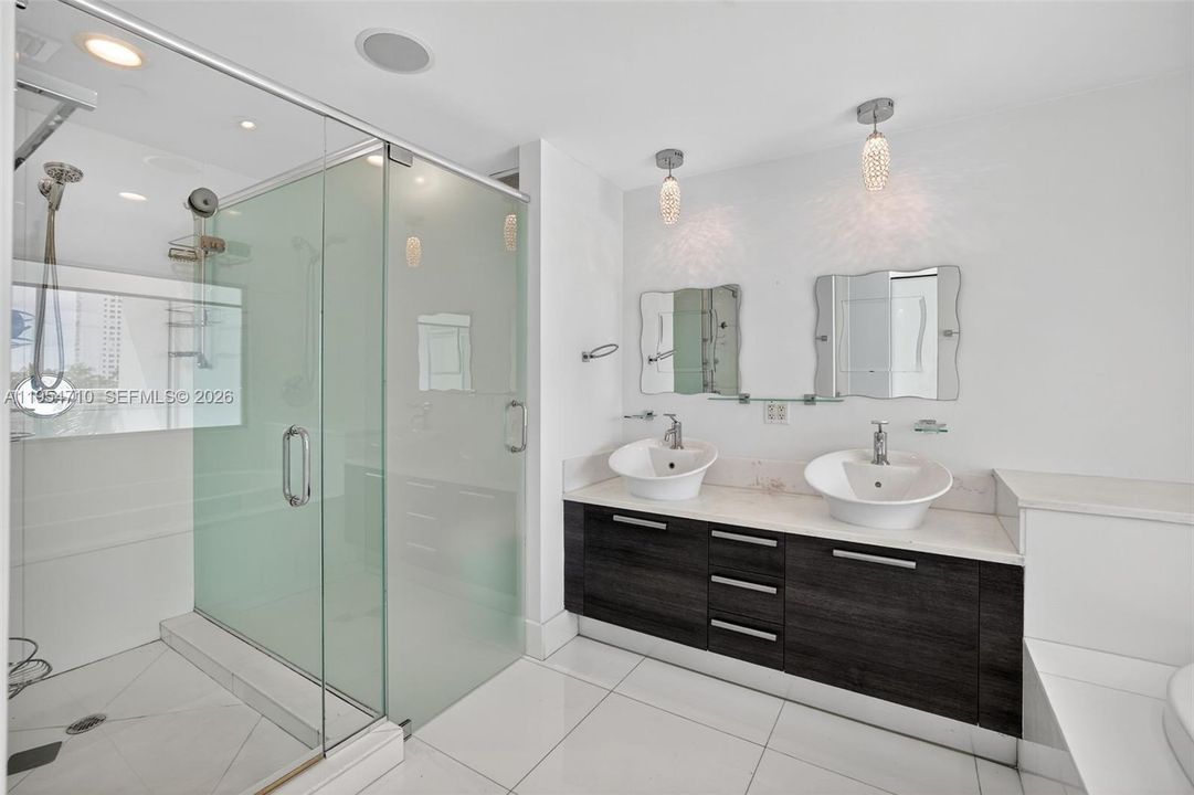 For Sale: $750,000 (2 beds, 3 baths, 1552 Square Feet)