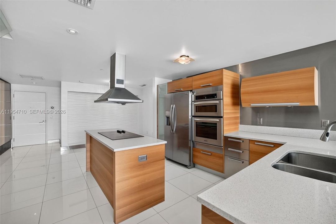 For Sale: $750,000 (2 beds, 3 baths, 1552 Square Feet)