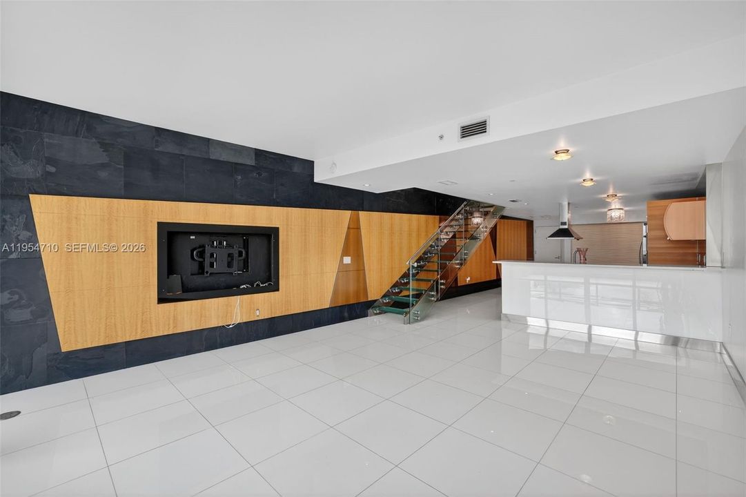 For Sale: $750,000 (2 beds, 3 baths, 1552 Square Feet)