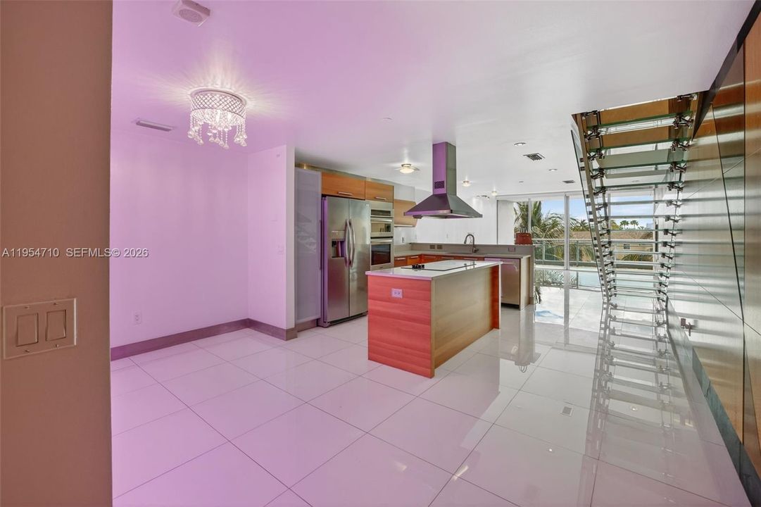 For Sale: $750,000 (2 beds, 3 baths, 1552 Square Feet)