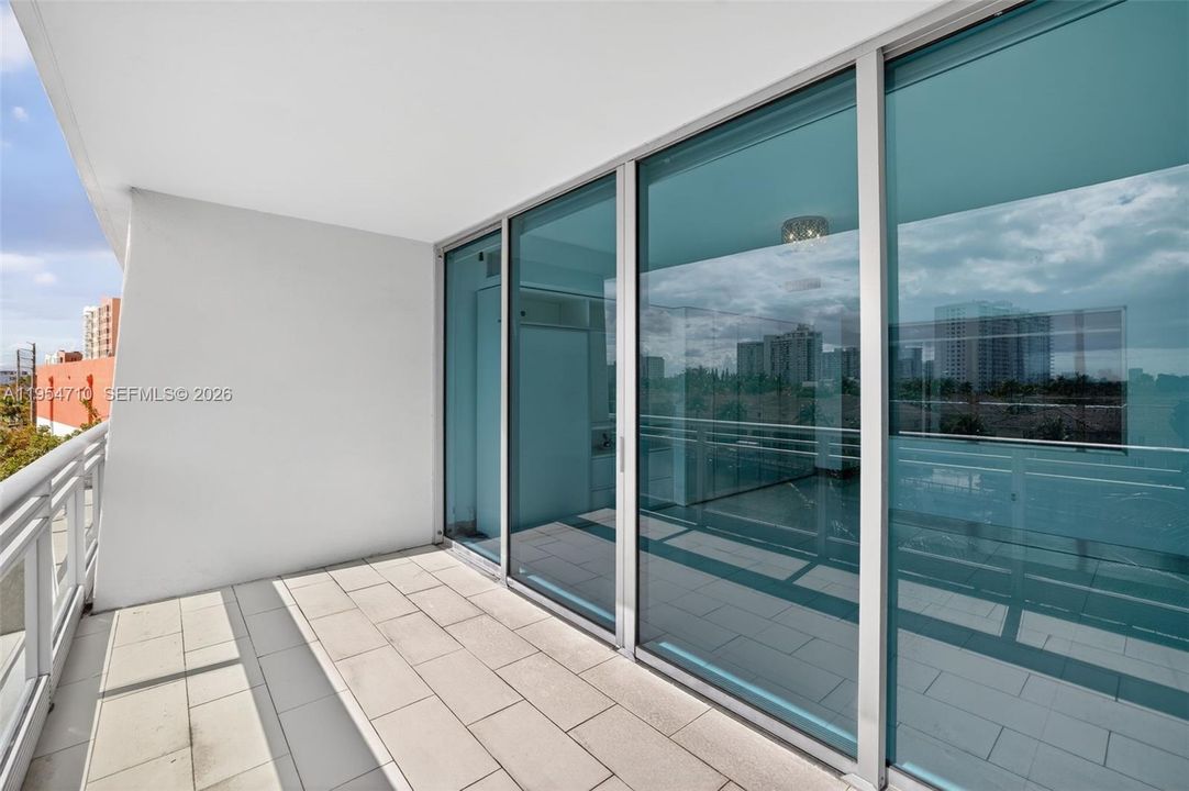 For Sale: $750,000 (2 beds, 3 baths, 1552 Square Feet)