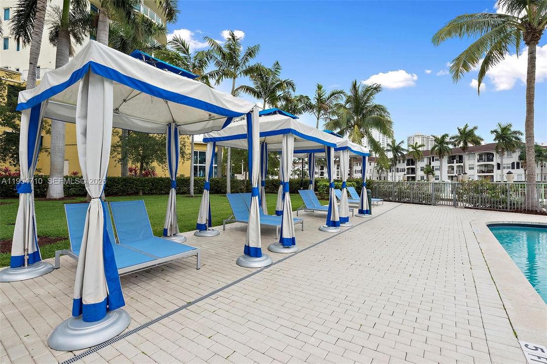 For Sale: $750,000 (2 beds, 3 baths, 1552 Square Feet)