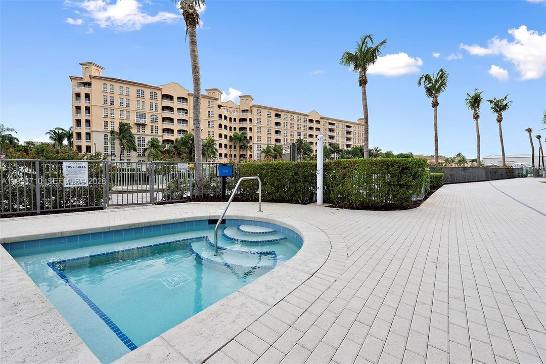 For Sale: $750,000 (2 beds, 3 baths, 1552 Square Feet)
