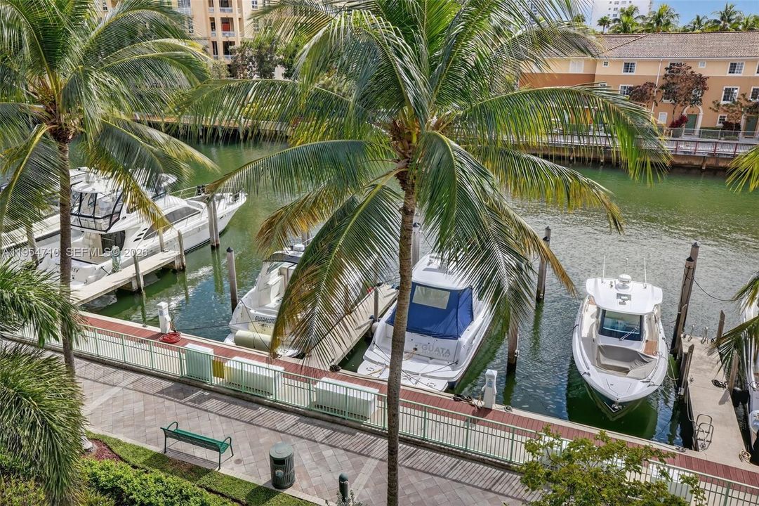 For Sale: $750,000 (2 beds, 3 baths, 1552 Square Feet)
