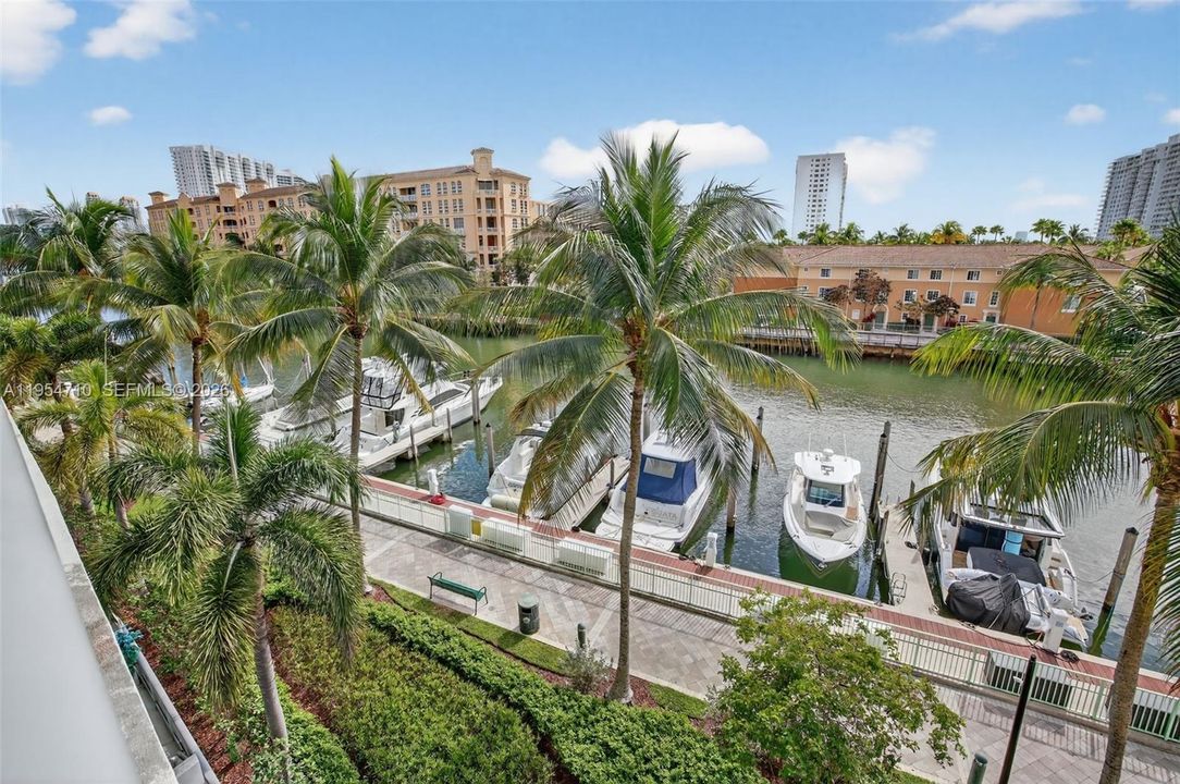 For Sale: $750,000 (2 beds, 3 baths, 1552 Square Feet)