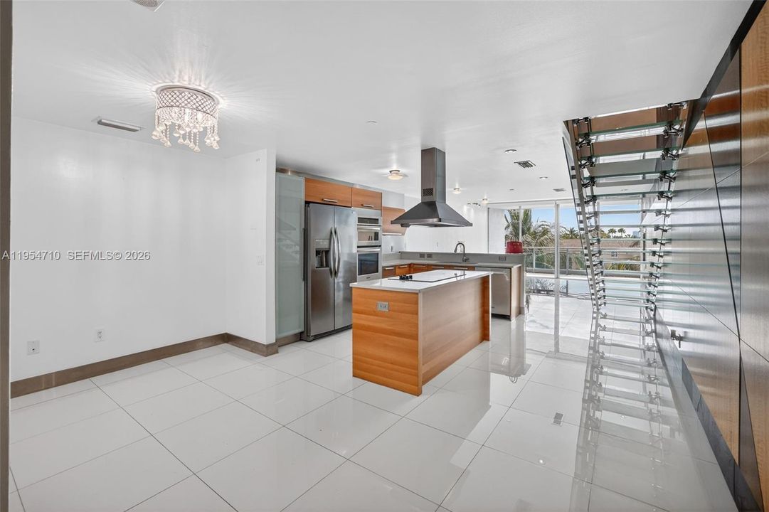 For Sale: $750,000 (2 beds, 3 baths, 1552 Square Feet)