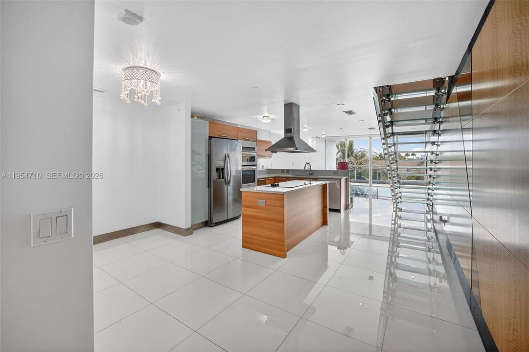 For Sale: $750,000 (2 beds, 3 baths, 1552 Square Feet)