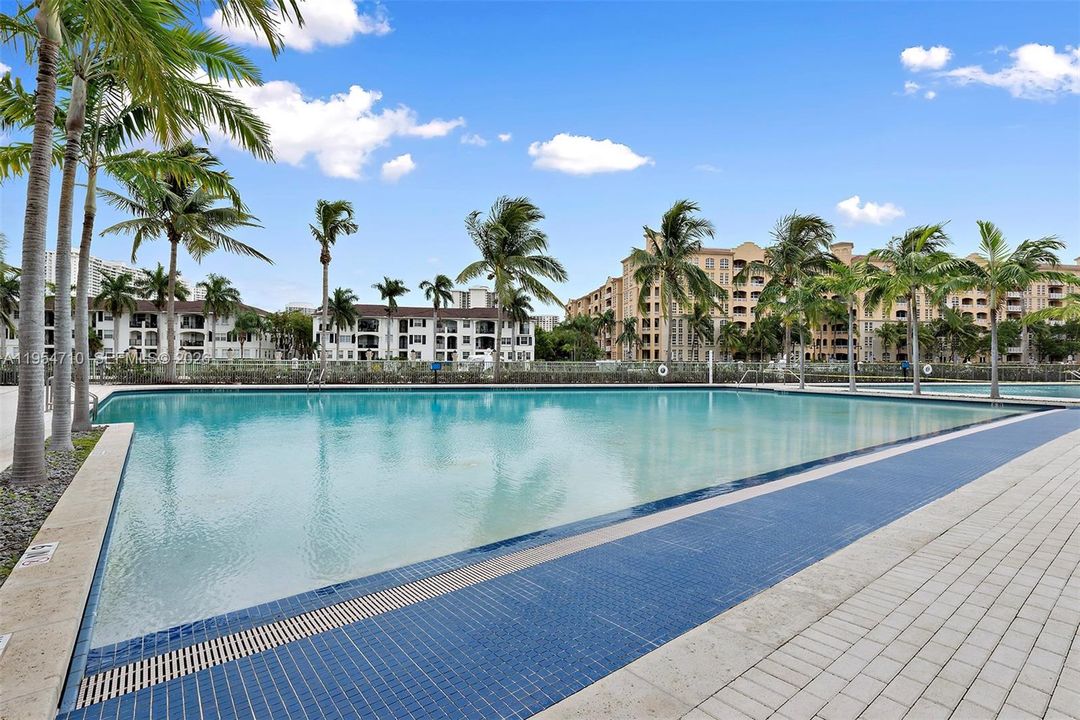 For Sale: $750,000 (2 beds, 3 baths, 1552 Square Feet)