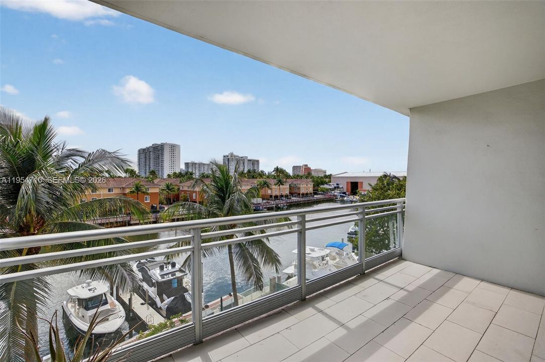 For Sale: $750,000 (2 beds, 3 baths, 1552 Square Feet)