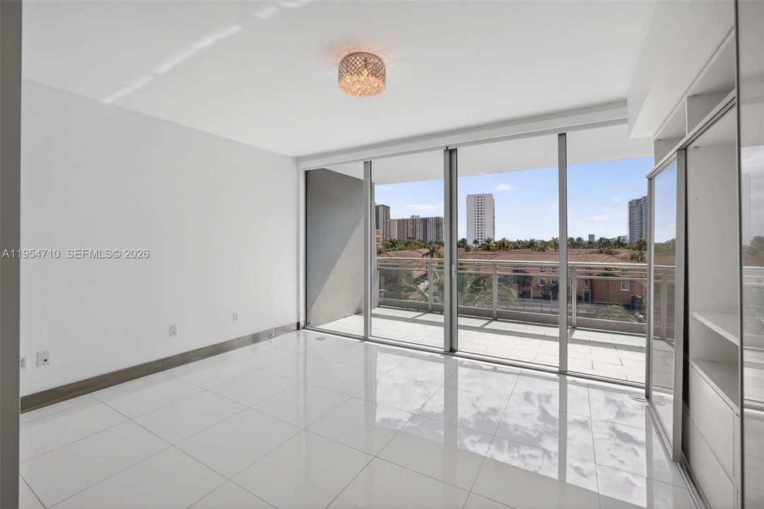 For Sale: $750,000 (2 beds, 3 baths, 1552 Square Feet)
