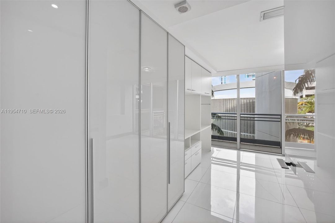 For Sale: $750,000 (2 beds, 3 baths, 1552 Square Feet)