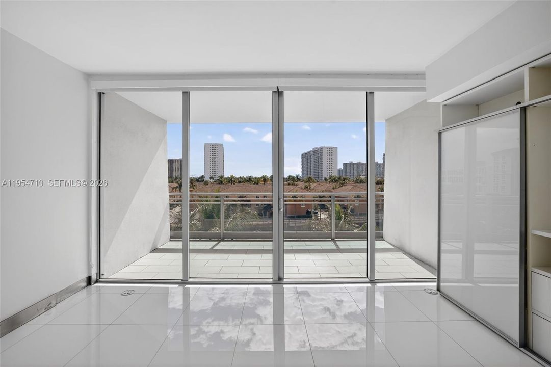 For Sale: $750,000 (2 beds, 3 baths, 1552 Square Feet)