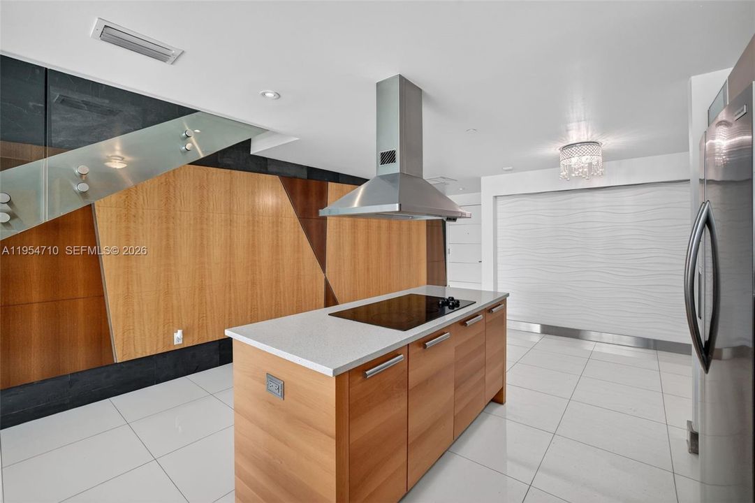 For Sale: $750,000 (2 beds, 3 baths, 1552 Square Feet)