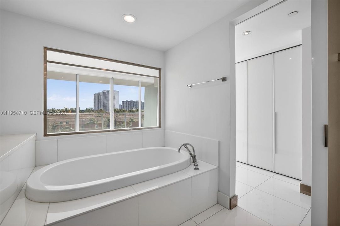 For Sale: $750,000 (2 beds, 3 baths, 1552 Square Feet)