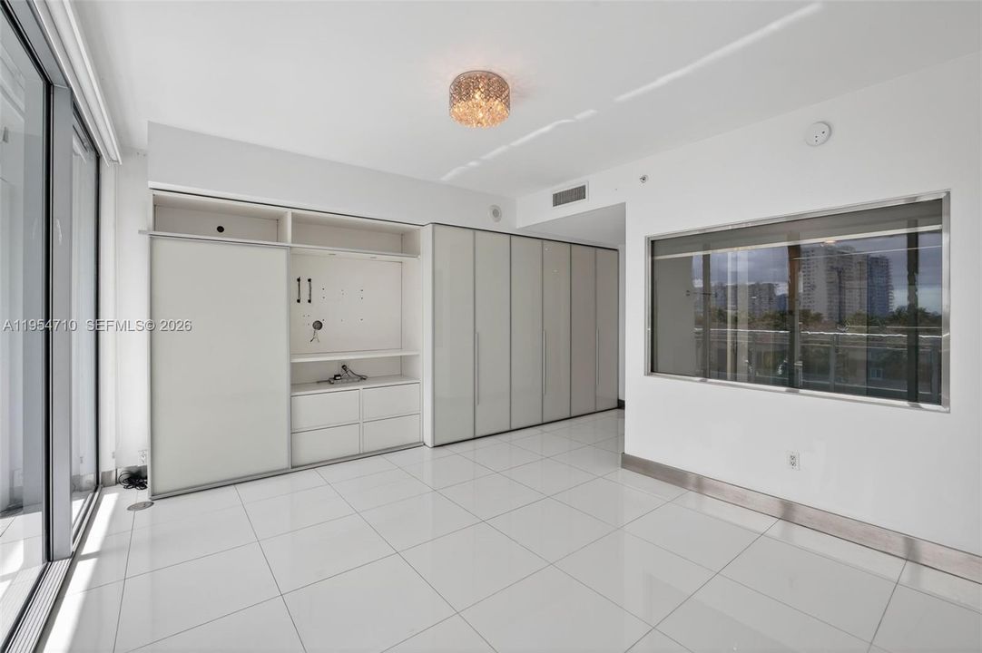 For Sale: $750,000 (2 beds, 3 baths, 1552 Square Feet)