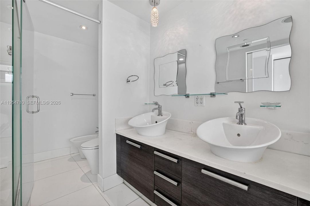 For Sale: $750,000 (2 beds, 3 baths, 1552 Square Feet)
