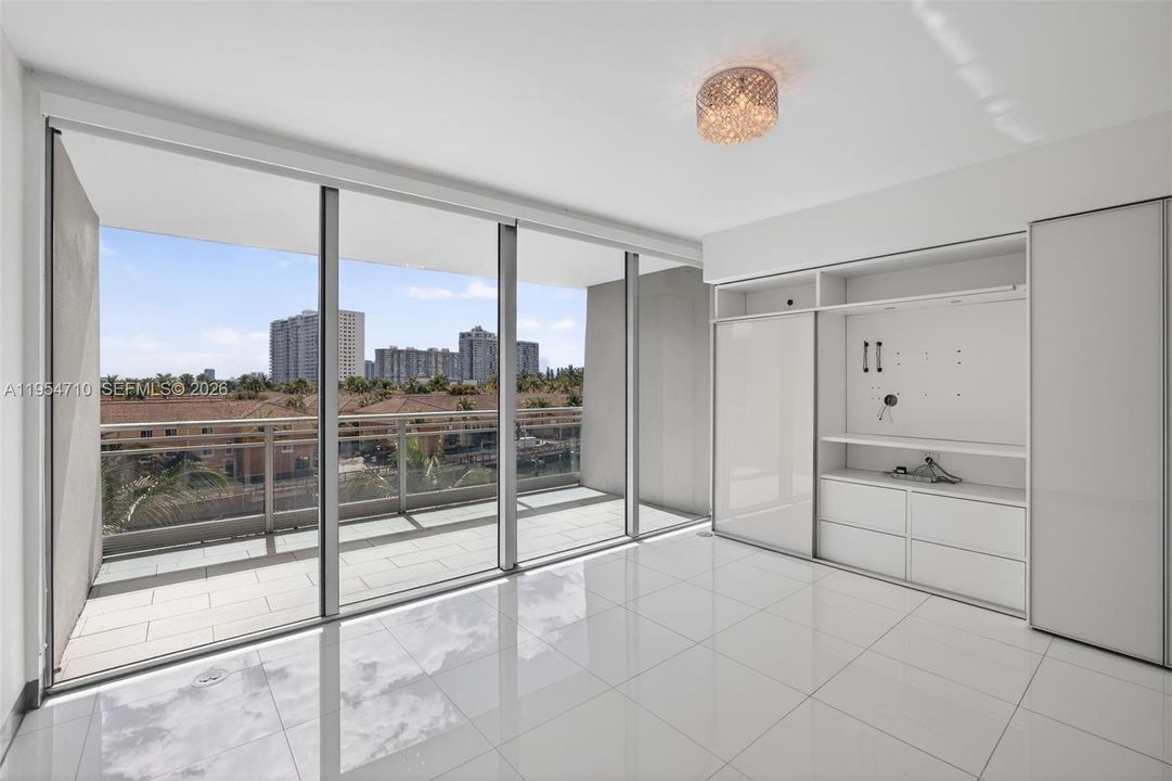 For Sale: $750,000 (2 beds, 3 baths, 1552 Square Feet)