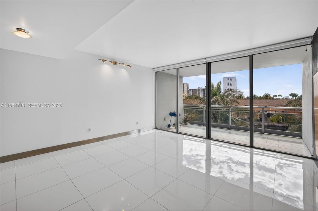 For Sale: $750,000 (2 beds, 3 baths, 1552 Square Feet)