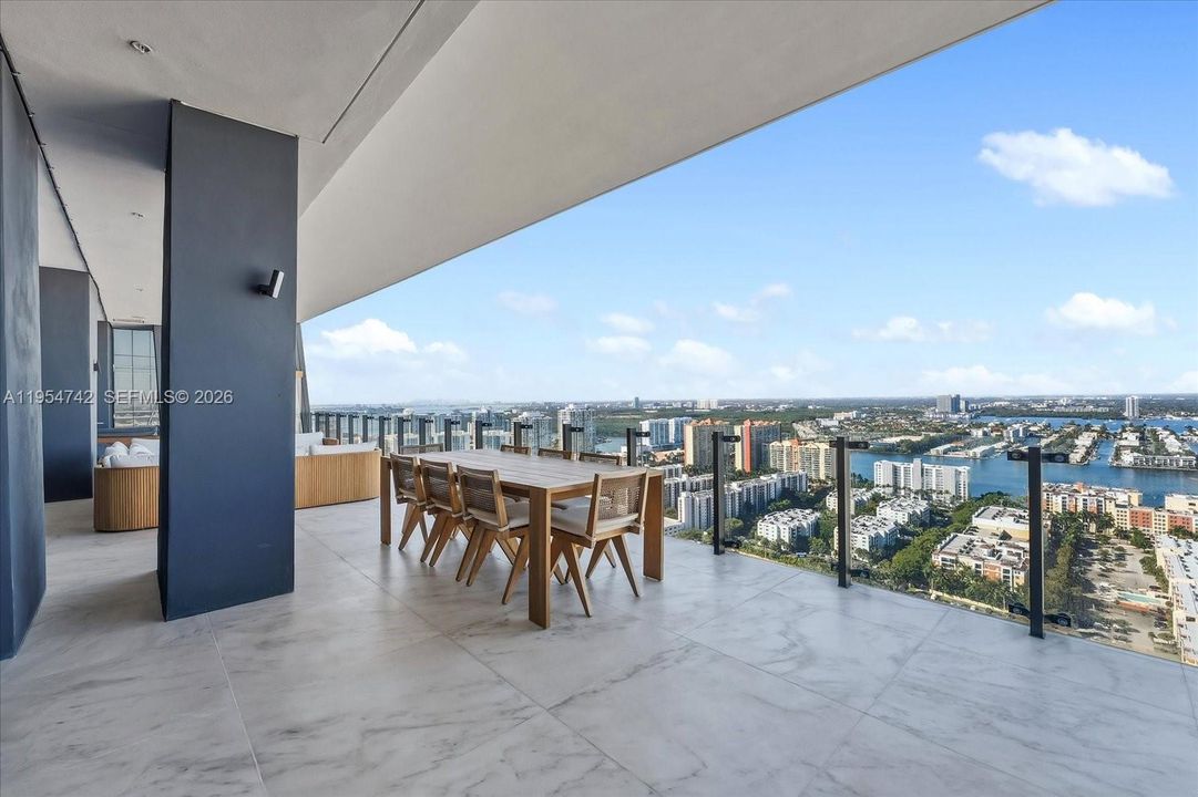 En Venta: $3,450,000 (2 camas, 2 baños, 2042 Pies cuadrados)