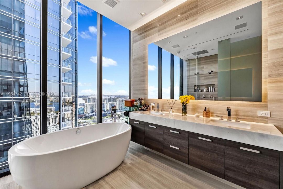 En Venta: $3,450,000 (2 camas, 2 baños, 2042 Pies cuadrados)