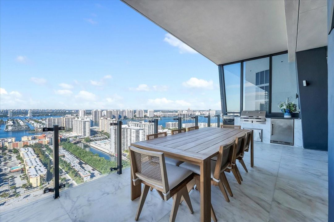 En Venta: $3,450,000 (2 camas, 2 baños, 2042 Pies cuadrados)