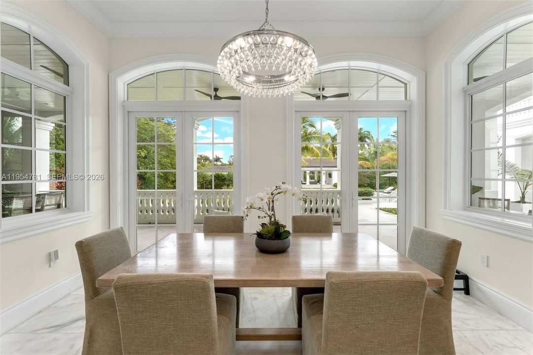 Vendido Recientemente: $19,500,000 (9 camas, 9 baños, 11575 Pies cuadrados)