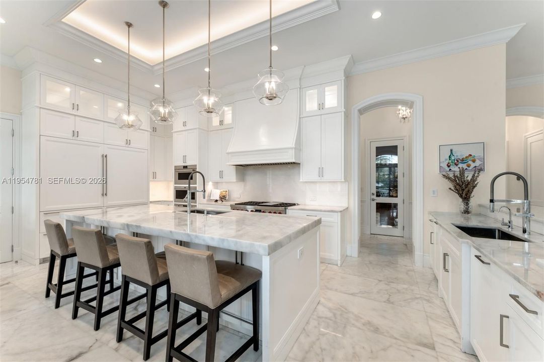 Vendido Recientemente: $19,500,000 (9 camas, 9 baños, 11575 Pies cuadrados)