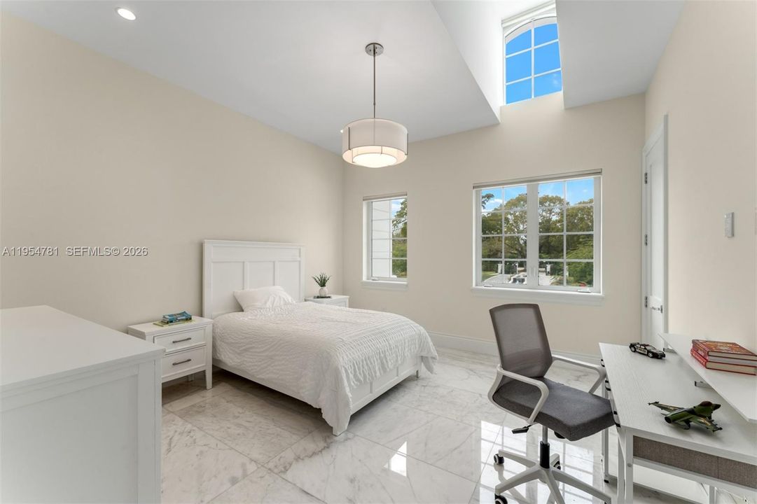 Vendido Recientemente: $19,500,000 (9 camas, 9 baños, 11575 Pies cuadrados)