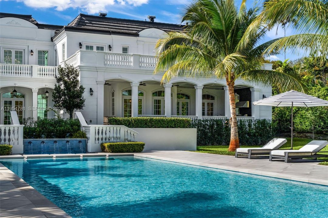 Vendido Recientemente: $19,500,000 (9 camas, 9 baños, 11575 Pies cuadrados)