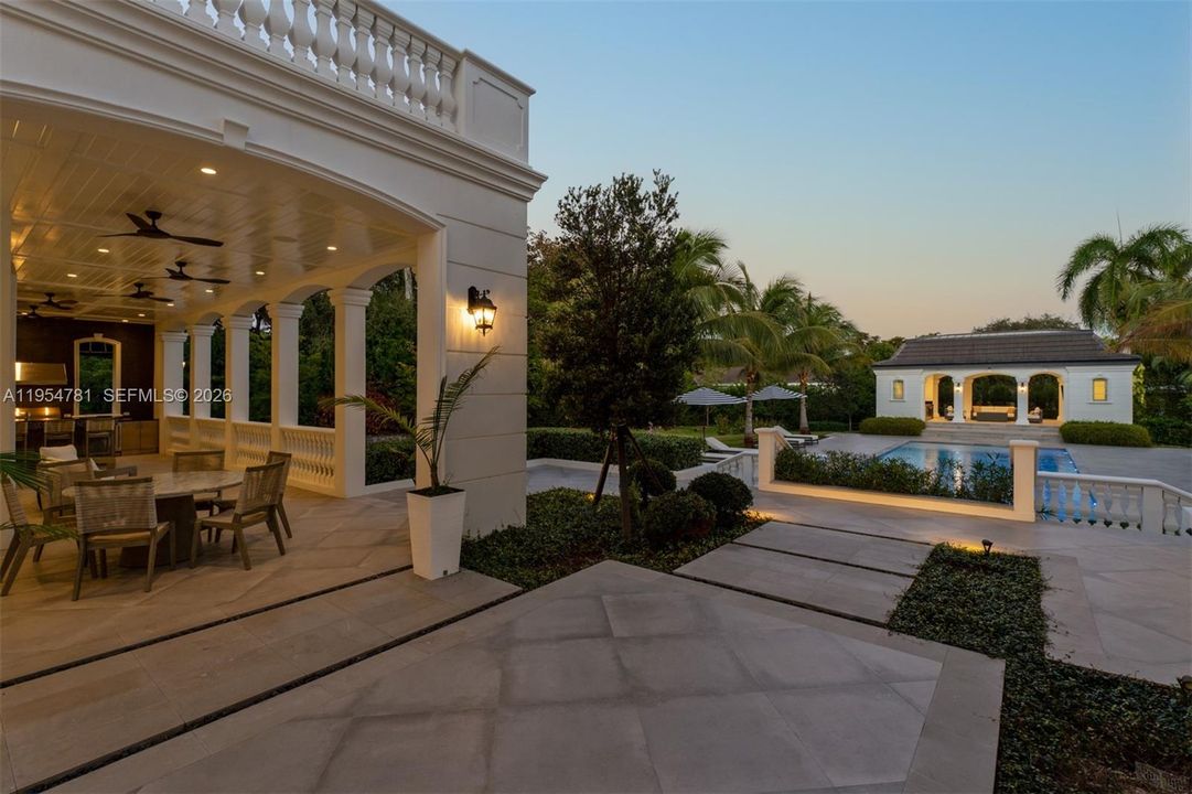 Vendido Recientemente: $19,500,000 (9 camas, 9 baños, 11575 Pies cuadrados)