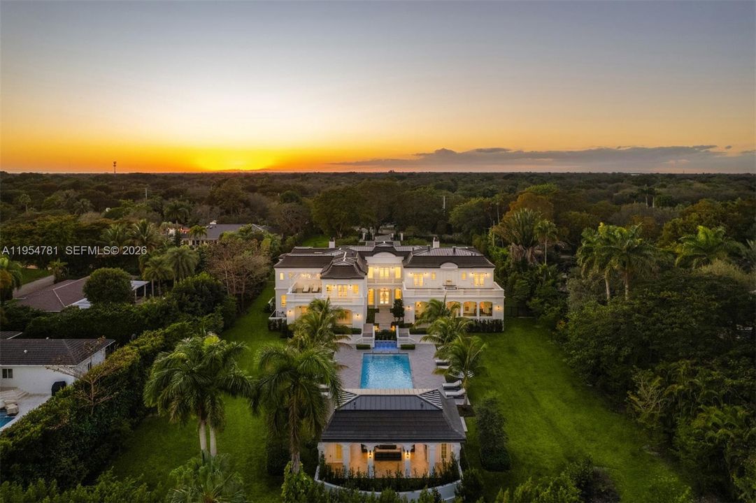 Vendido Recientemente: $19,500,000 (9 camas, 9 baños, 11575 Pies cuadrados)