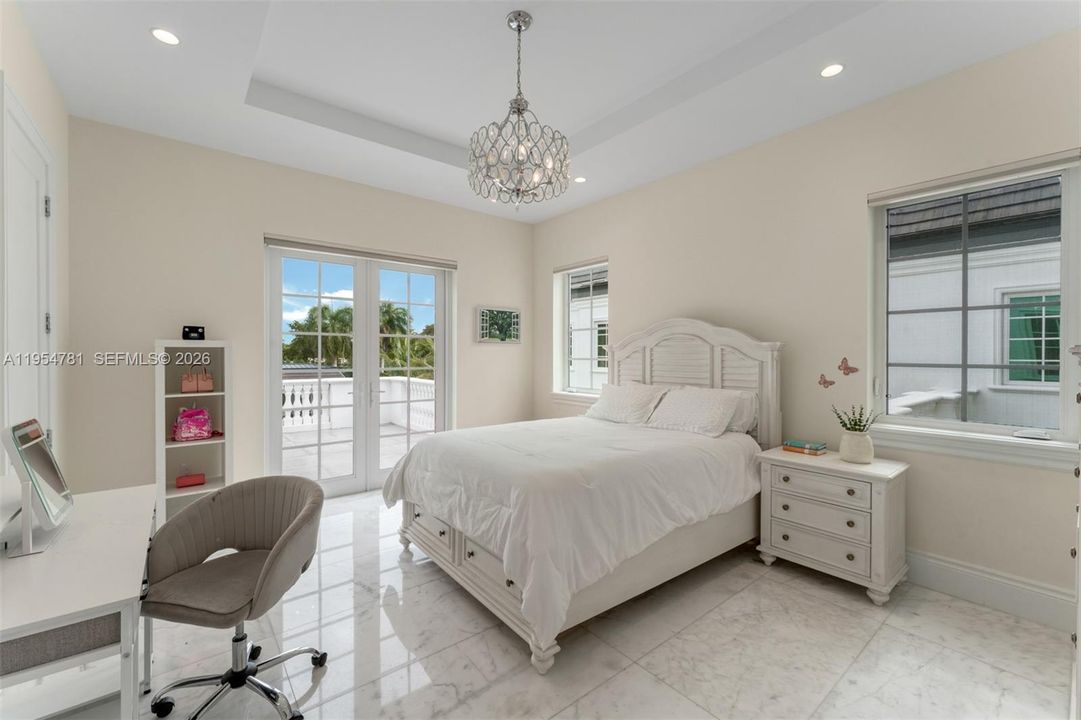 Vendido Recientemente: $19,500,000 (9 camas, 9 baños, 11575 Pies cuadrados)