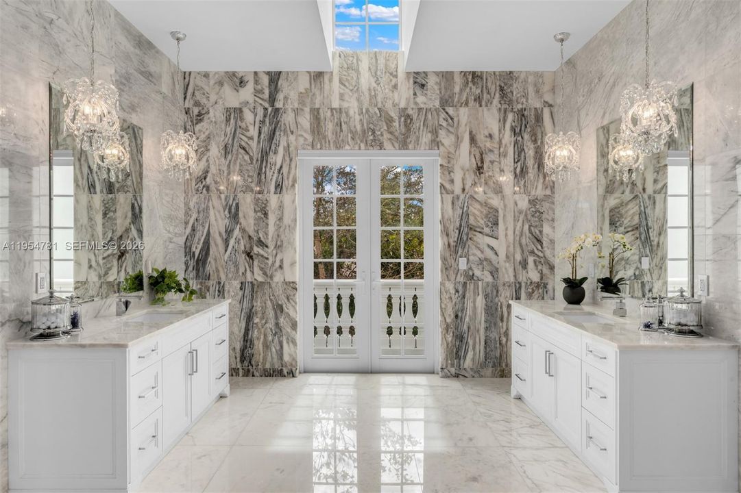 Vendido Recientemente: $19,500,000 (9 camas, 9 baños, 11575 Pies cuadrados)