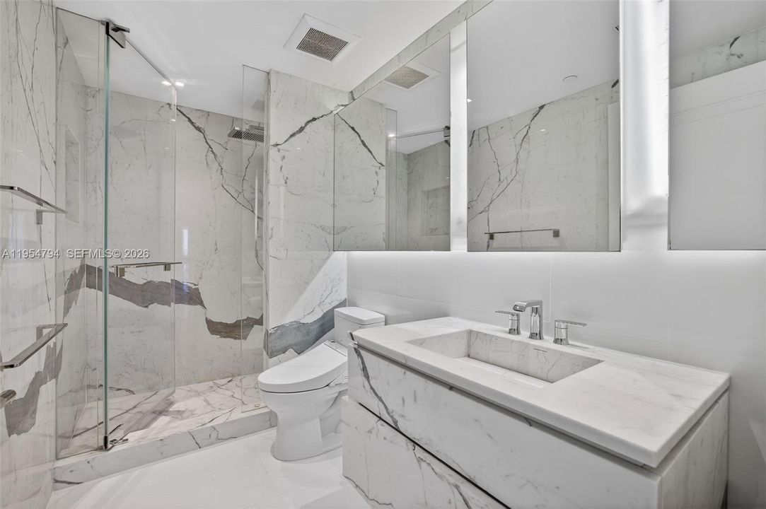 Marble en suite bathroom
