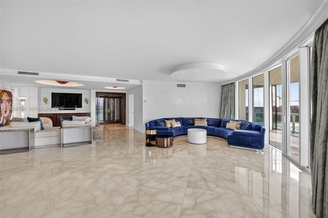 Activo con contrato: $7,650,000 (3 camas, 3 baños, 3365 Pies cuadrados)