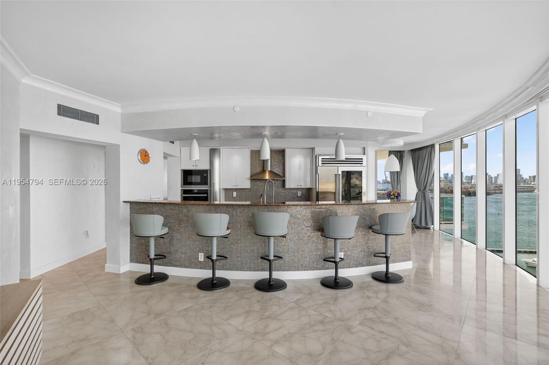 Activo con contrato: $7,650,000 (3 camas, 3 baños, 3365 Pies cuadrados)