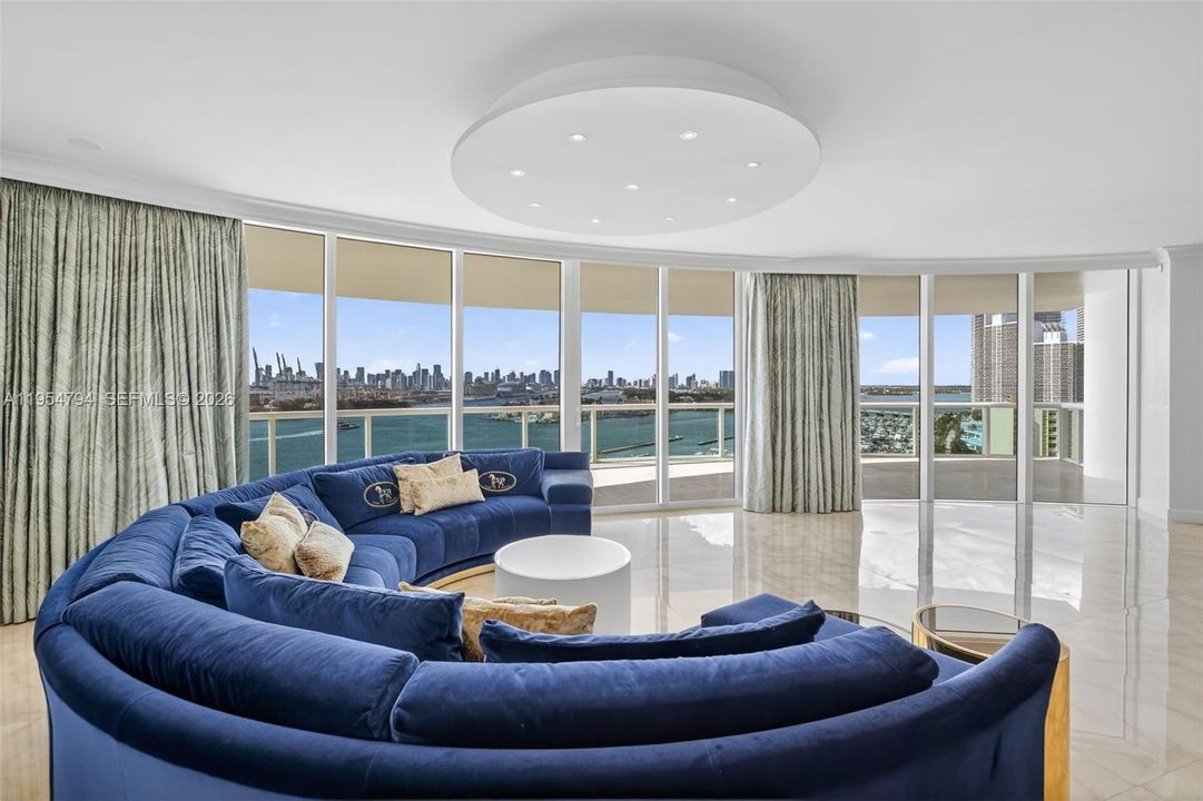 Activo con contrato: $7,650,000 (3 camas, 3 baños, 3365 Pies cuadrados)