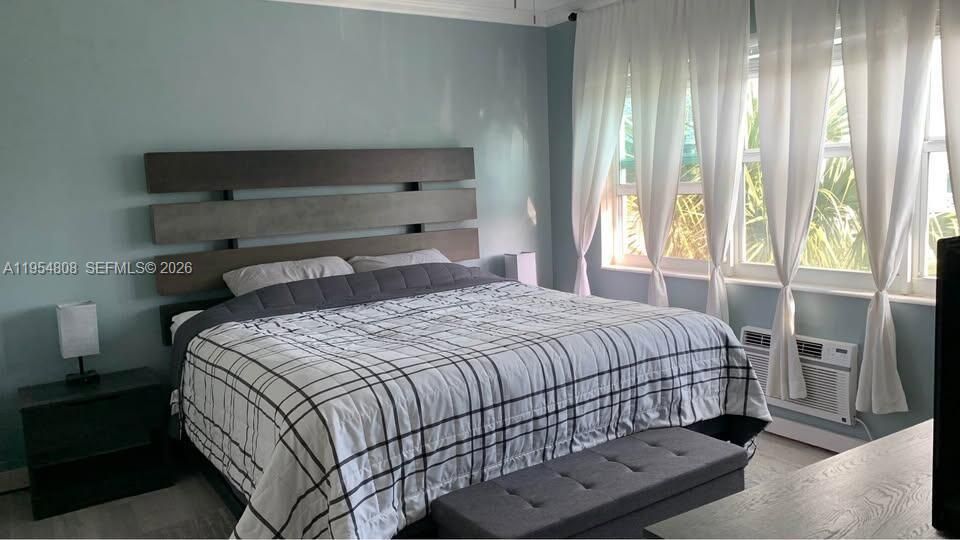 For Sale: $240,000 (1 beds, 1 baths, 640 Square Feet)