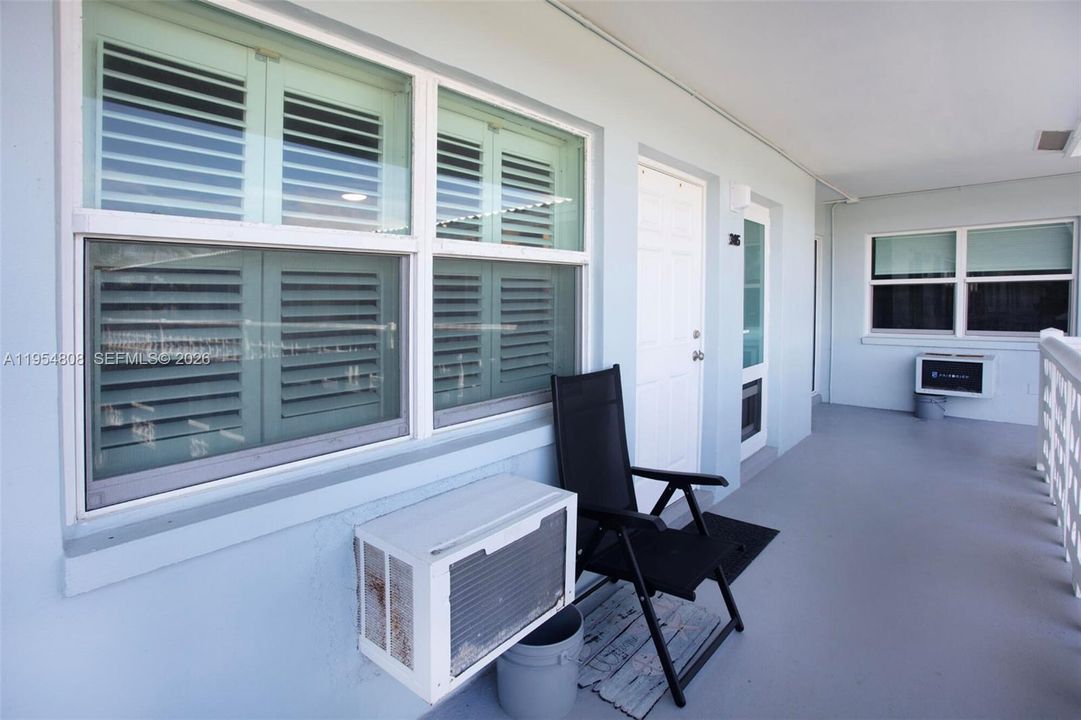 For Sale: $240,000 (1 beds, 1 baths, 640 Square Feet)